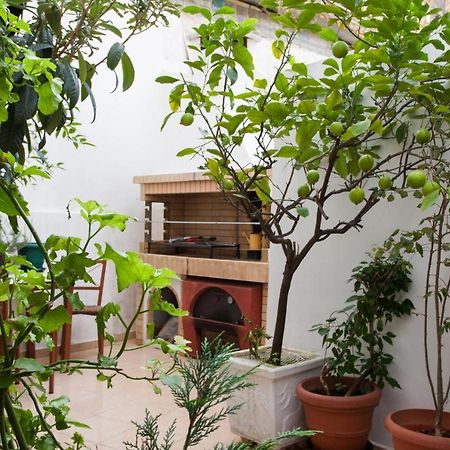 Psyri Neoclassical House With Yard أثينا المظهر الخارجي الصورة