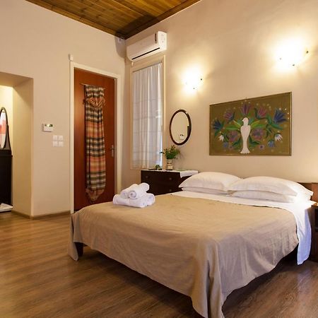 Psyri Neoclassical House With Yard أثينا المظهر الخارجي الصورة