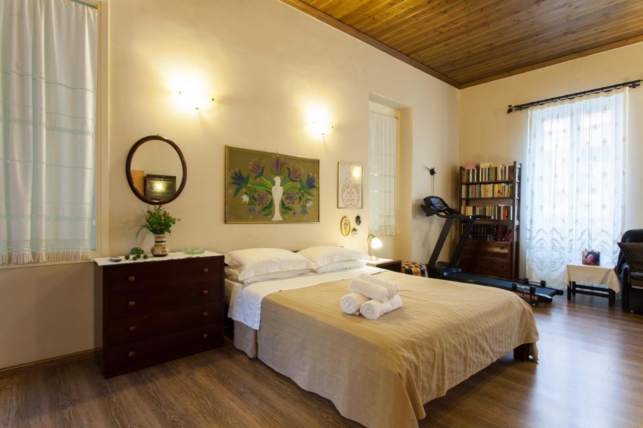 Psyri Neoclassical House With Yard أثينا المظهر الخارجي الصورة
