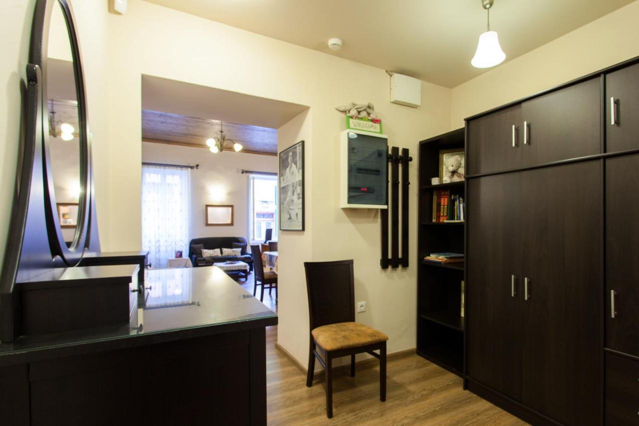 Psyri Neoclassical House With Yard أثينا المظهر الخارجي الصورة